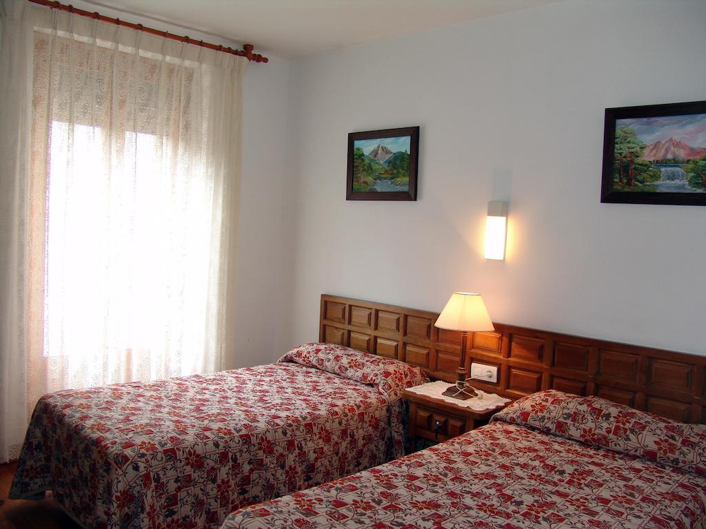 Hostal Pirineos Sarvisé Esterno foto