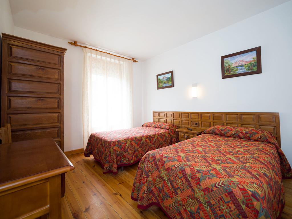 Hostal Pirineos Sarvisé Esterno foto