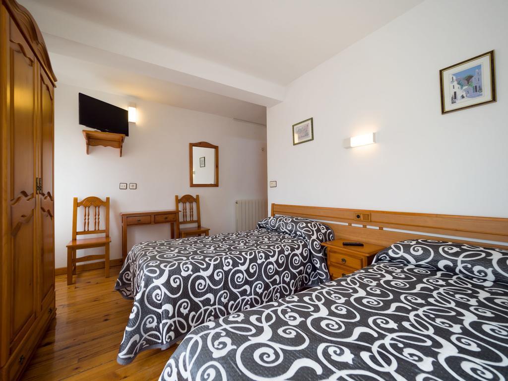 Hostal Pirineos Sarvisé Esterno foto